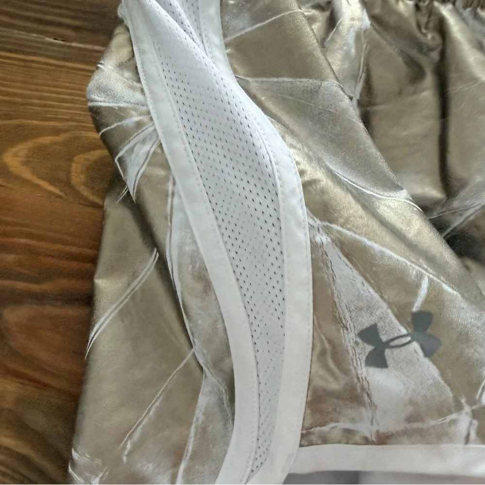 Under Armour Speed‎ Stride metallic Running shorts